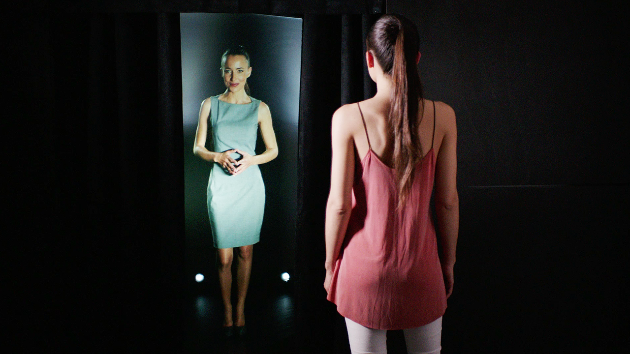 O RELAÇÕES PÚBLICAS HOLOGRÁFICO REALISTA